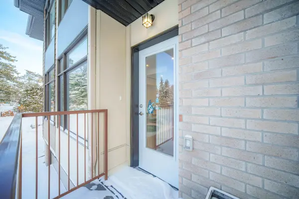 Parkway Park - Queensway Terrace S And Area, ON K2H 0C5,344 Foliage Private