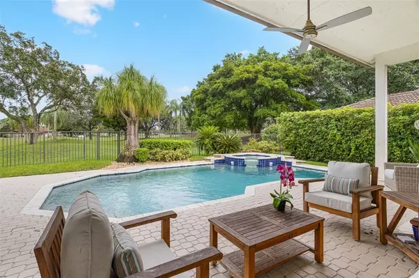 Weston, FL 33327,2534 Golf View Dr