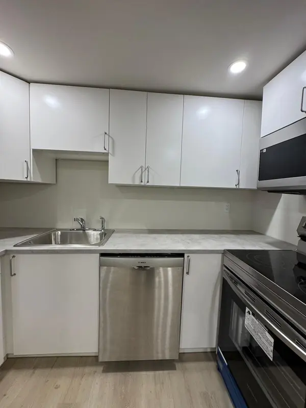 Aurora, ON L4G 2K5,52 Nisbet DR ##2BedBsmnt