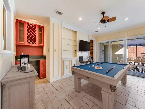 Dallas, TX 75243,9141 Loma Vista Drive