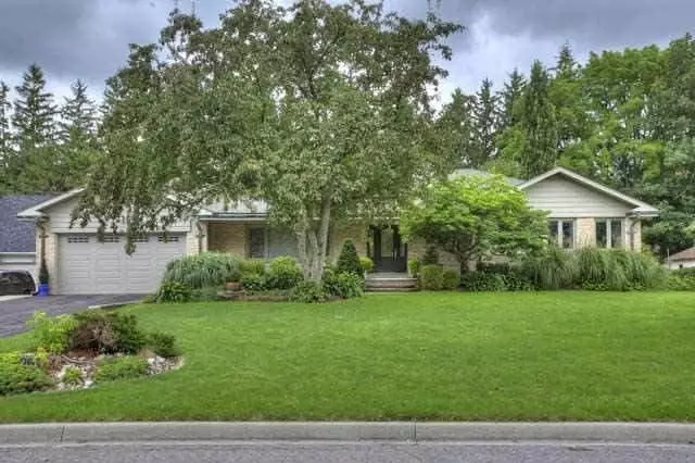 26 Sherwood RD E, Ajax, ON L1T 2Y8