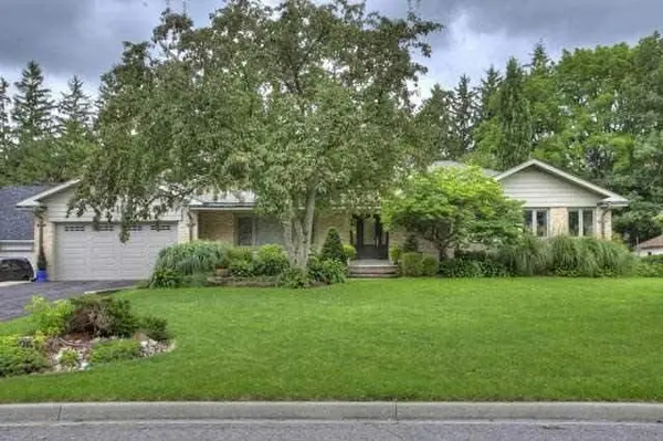 26 Sherwood RD E, Ajax, ON L1T 2Y8