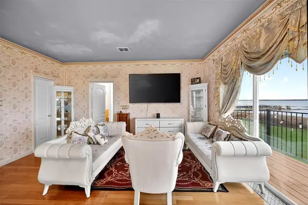 Garland, TX 75043,5218 Lake Terrace Court