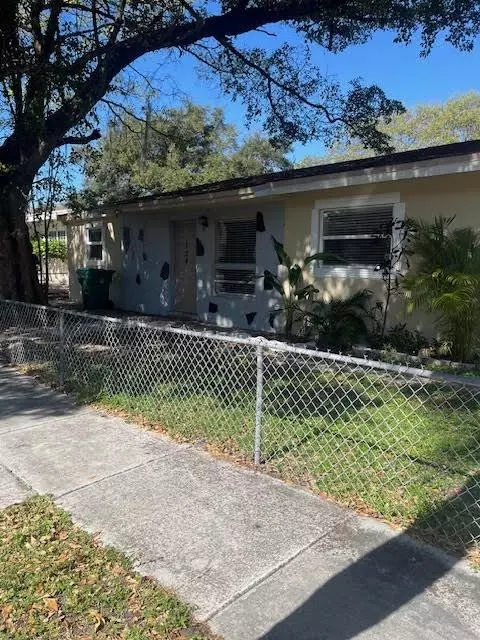 734 SW 8th St, Dania Beach, FL 33004