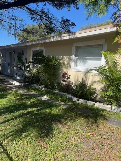 Dania Beach, FL 33004,734 SW 8th St