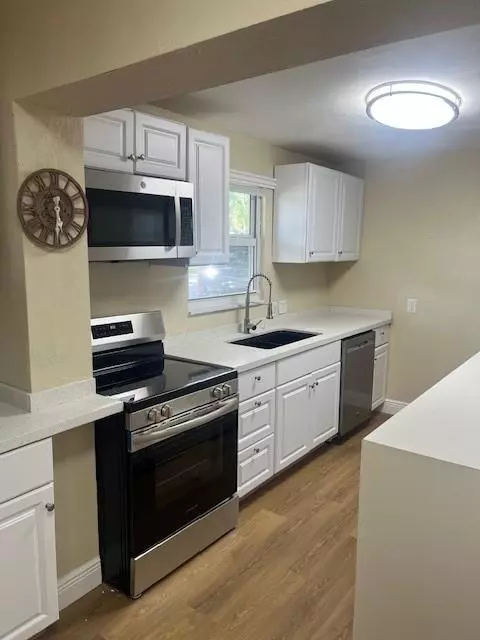 Dania Beach, FL 33004,734 SW 8th St