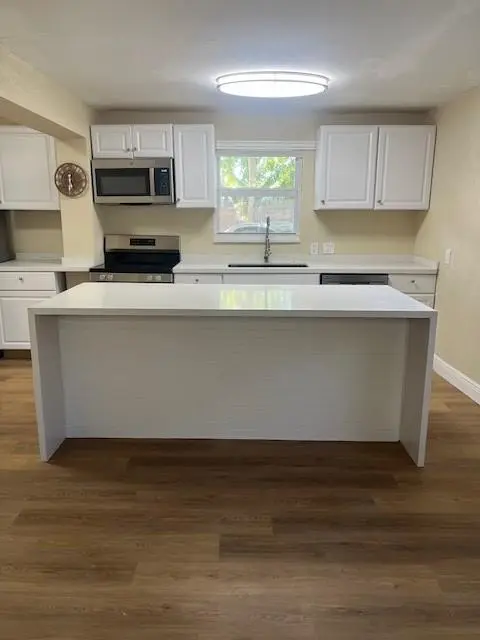 Dania Beach, FL 33004,734 SW 8th St