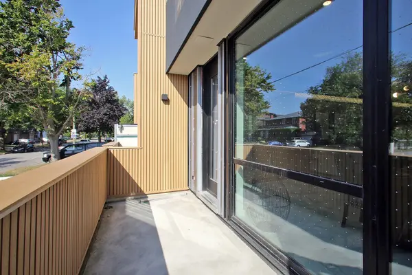 Toronto W06, ON M8W 3T4,4A Owen ST