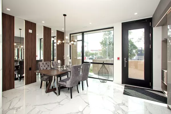 Toronto W06, ON M8W 3T4,4A Owen ST