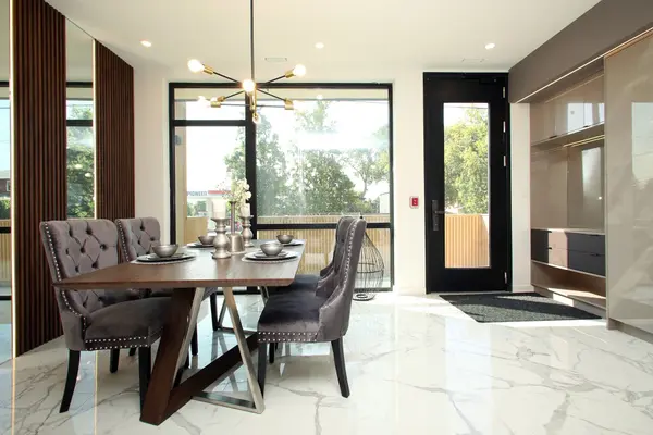 Toronto W06, ON M8W 3T4,4A Owen ST