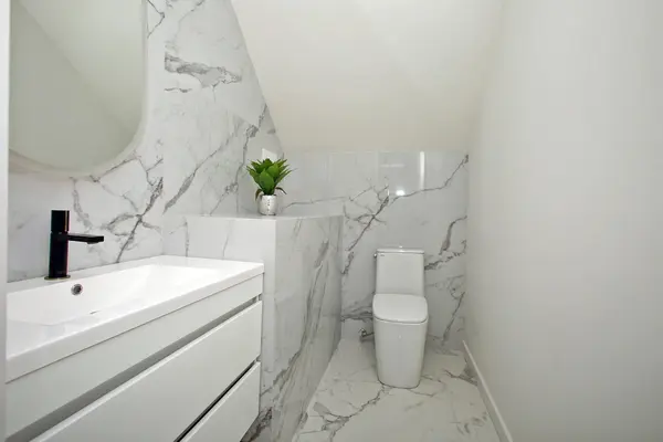 Toronto W06, ON M8W 3T4,4A Owen ST