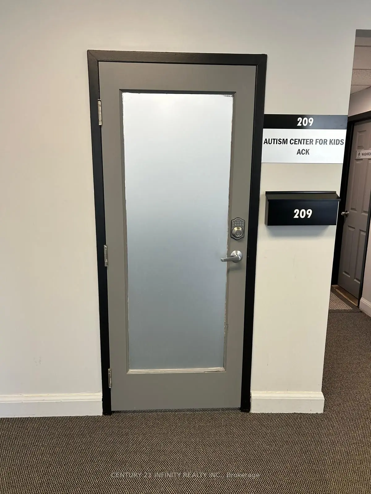 Oakville, ON L6K 3B6,323 Kerr ST #209