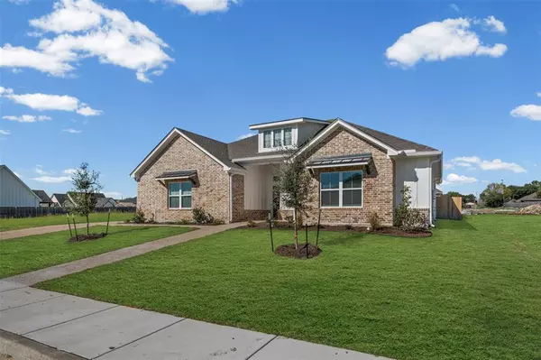 Hewitt, TX 76643,825 Forward Pass Drive