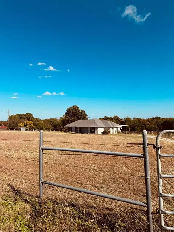 497 County Road 4642, Trenton, TX 75490