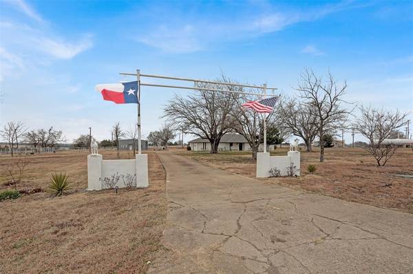 2381 E State Highway 56, Bonham, TX 75418