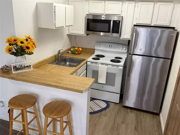 Dallas, TX 75243,9803 Walnut Street #308