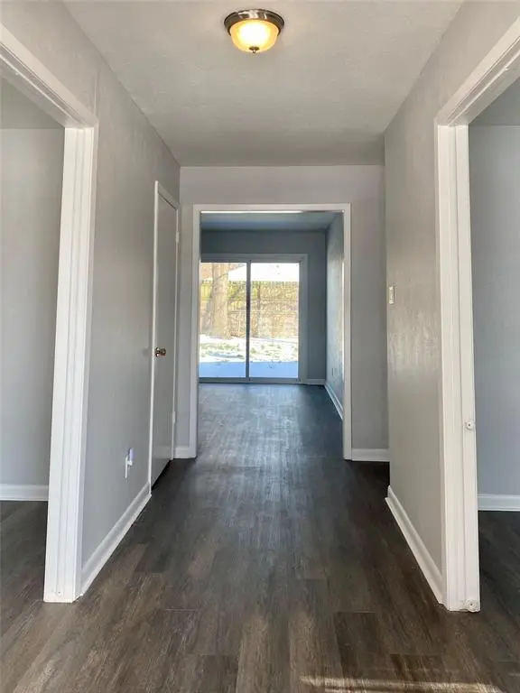 Bonham, TX 75418,2004 Blue Bird Circle