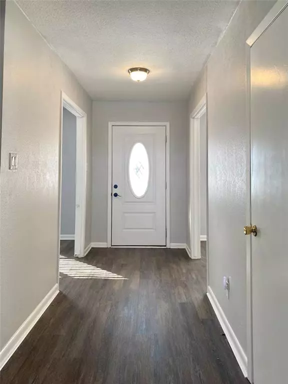 Bonham, TX 75418,2004 Blue Bird Circle