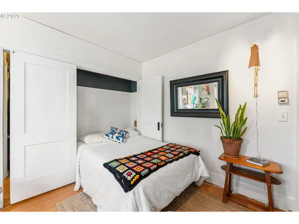 20 NW 16TH AVE #215, Portland, OR 97209