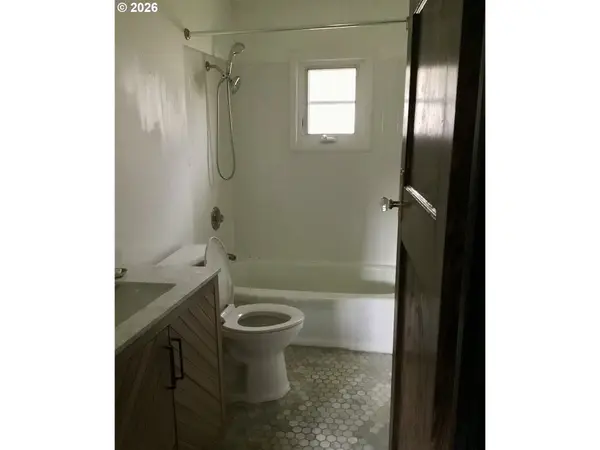 3955 E 17th AVE, Eugene, OR 97403