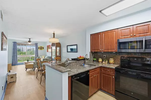 2108 S Cypress Bend Dr #504, Pompano Beach, FL 33069