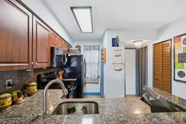 Pompano Beach, FL 33069,2108 S Cypress Bend Dr #504