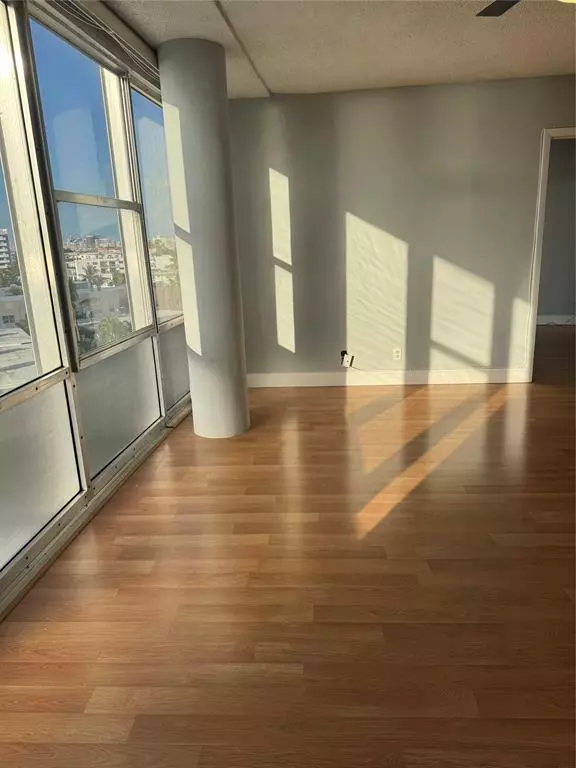 Miami Beach, FL 33141,900 Bay Dr #513