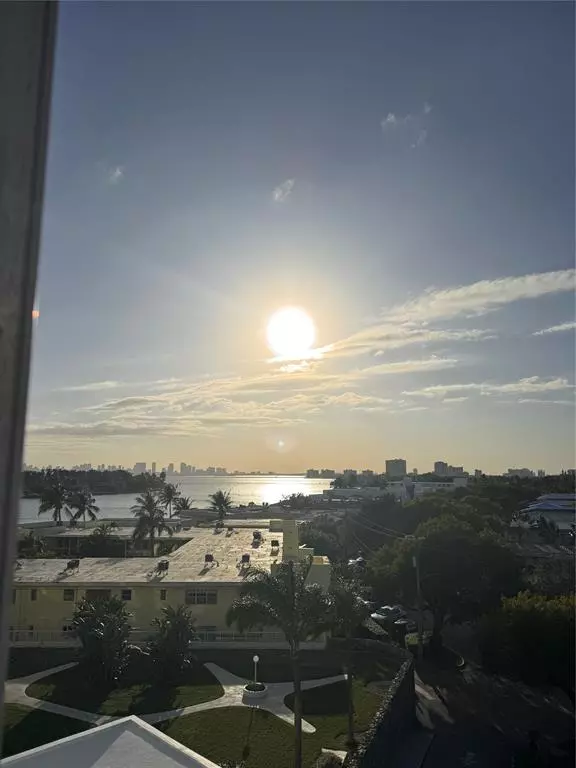 Miami Beach, FL 33141,900 Bay Dr #513