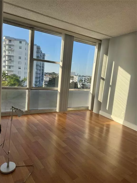 Miami Beach, FL 33141,900 Bay Dr #513