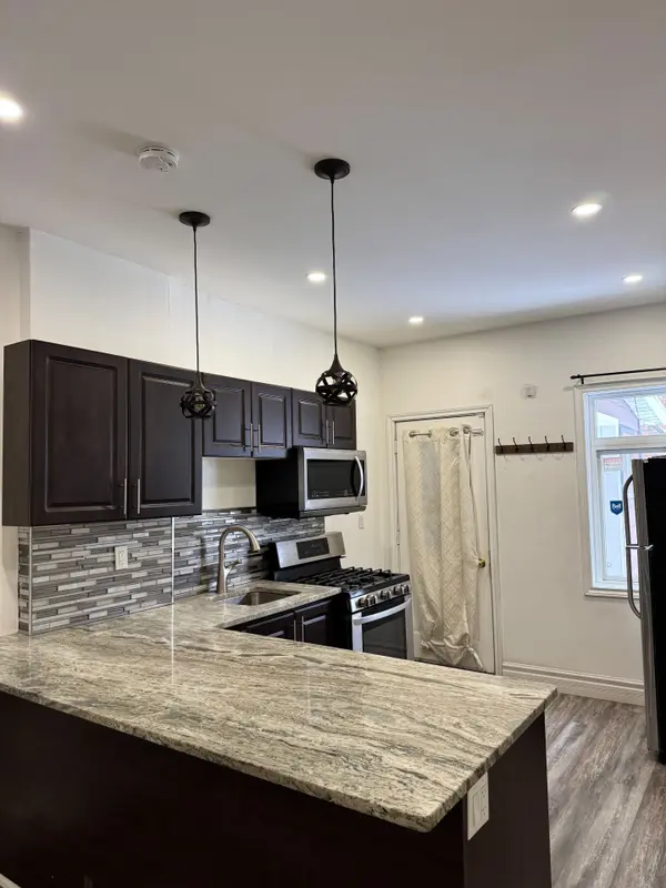 Hamilton, ON L8M 1E9,1152 King ST E #2