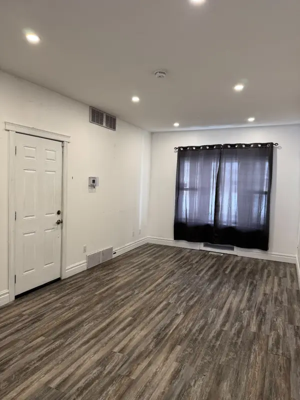 Hamilton, ON L8M 1E9,1152 King ST E #2