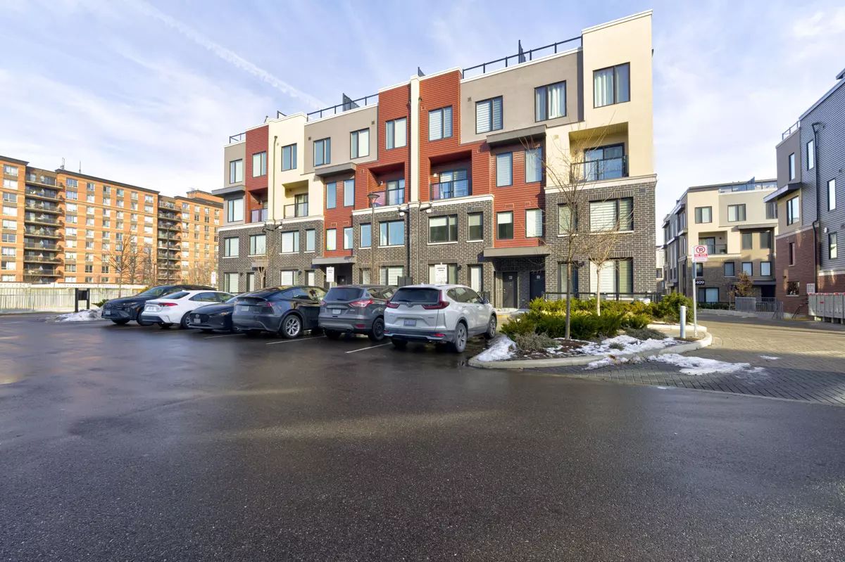 Mississauga, ON L5L 0B9,3429 Ridgeway DR #4