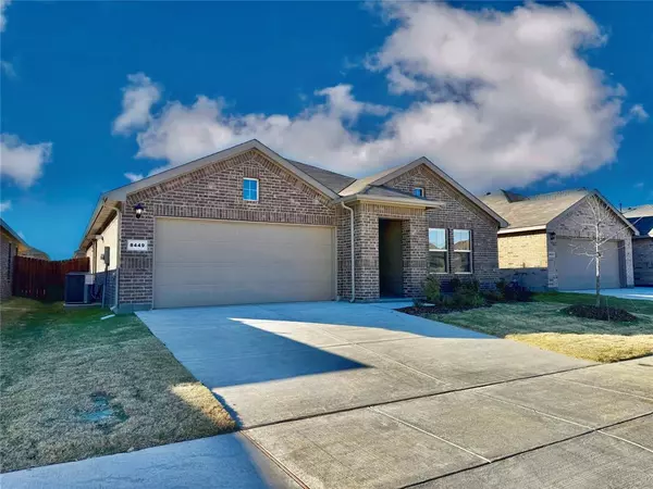 8449 Hollymead Lane, Fort Worth, TX 76131