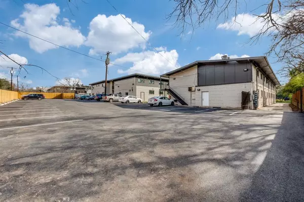 Dallas, TX 75214,5917 Gaston Avenue #117