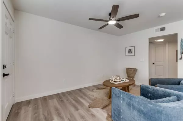 Dallas, TX 75214,5917 Gaston Avenue #117