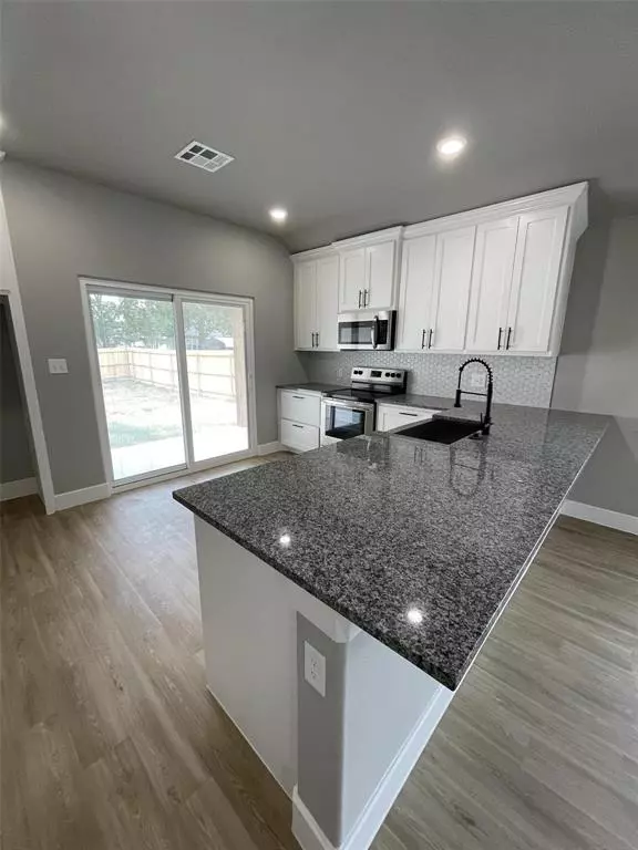 Denison, TX 75020,626 W Florence Street