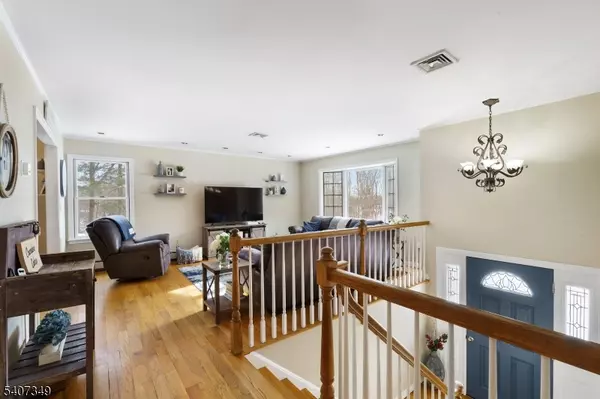 Hampton Twp., NJ 07860,7 Mulberry Ln