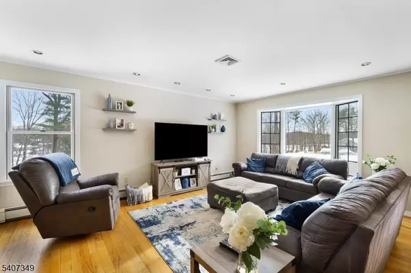 Hampton Twp., NJ 07860,7 Mulberry Ln