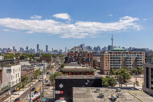 Toronto C01, ON M6J 0A4,1169 Queen ST #PH718