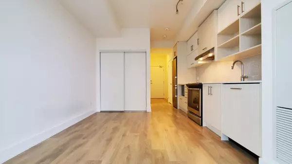 Toronto C15, ON M2J 2Z1,128 Fairview Mall DR #1009