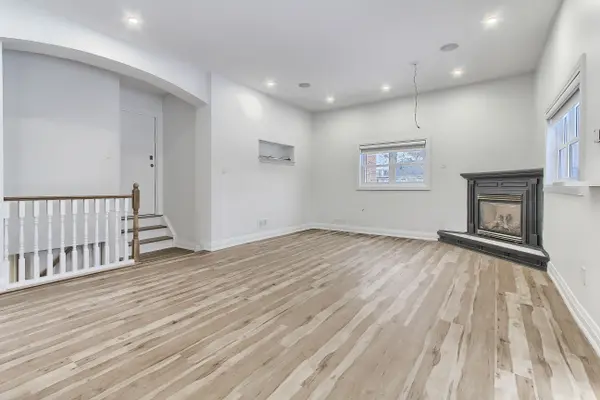 Mississauga, ON L5B 1X2,2552 Whaley DR #Lower