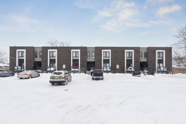 6065 McLeod RD #204, Niagara Falls, ON L2G 0Z7