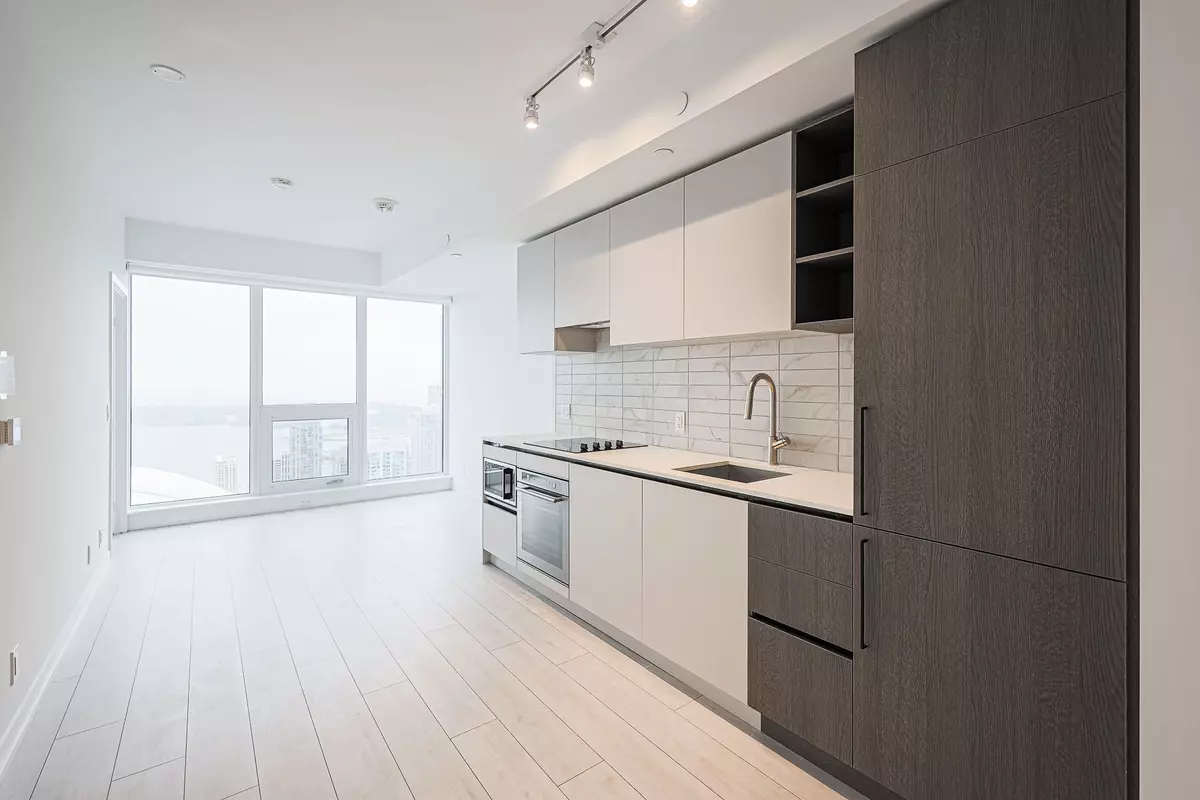 Toronto C01, ON M5V 3W2,55 Mercer ST #LPH01