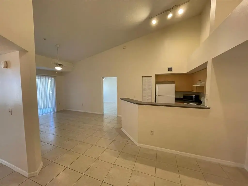 West Palm Beach, FL 33409,4211 San Marino Blvd #305