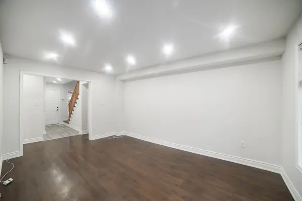 Toronto E10, ON M1C 5C4,36 Eastport DR