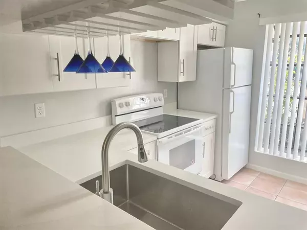 Oakland Park, FL 33309,2700 S Oakland Forest Dr #308