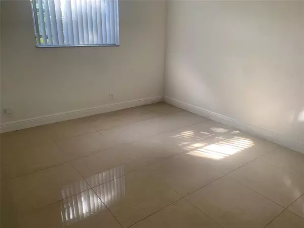 Coral Springs, FL 33065,8704 NW 35th St #108