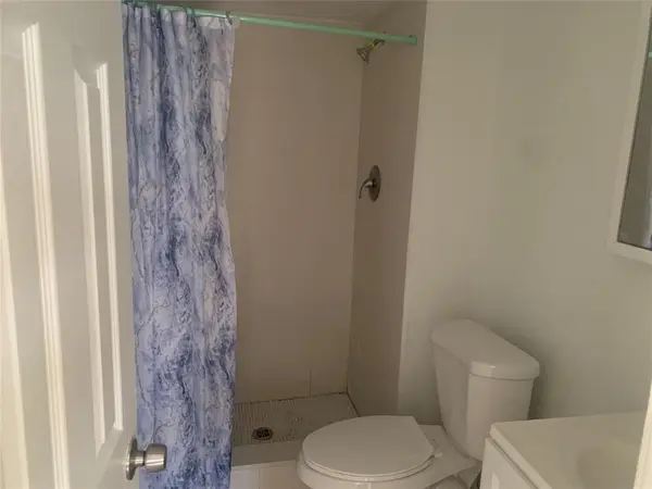 Coral Springs, FL 33065,8704 NW 35th St #108