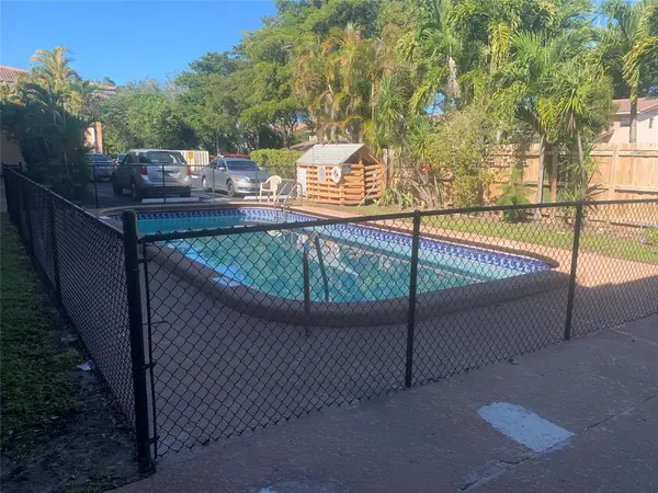 Coral Springs, FL 33065,8704 NW 35th St #108