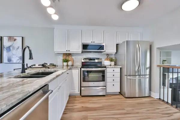 Barrie, ON L4N 5M2,49 Ridgeway AVE